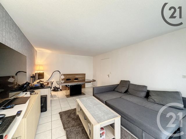 Appartement F2 à louer - 2 pièces - 48,43 m2 - Montereau Fault Yonne - 77 - ILE-DE-FRANCE
